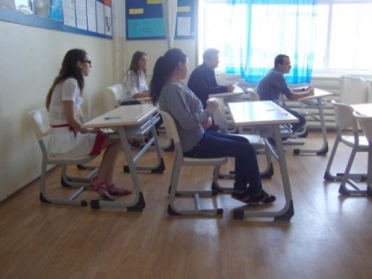 Ancheta continuă la Liceul Lazăr Edeleanu din Năvodari: elevii care strângeau şpagă pentru profesori au fost filmaţi de DGA